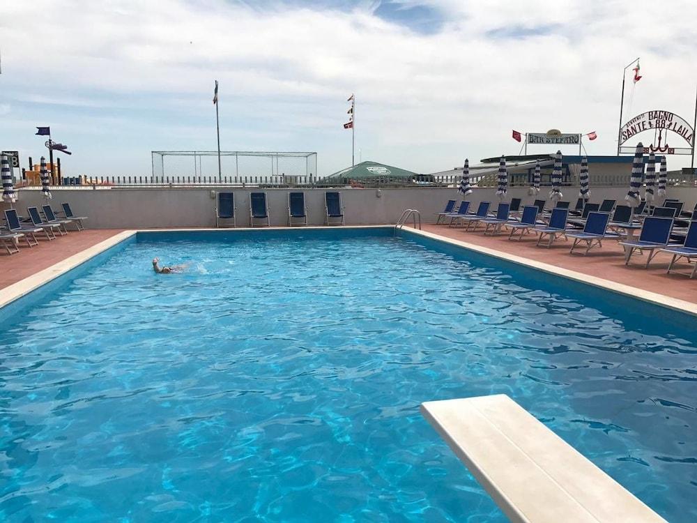 Hotel Majestic Pesaro Eksteriør billede